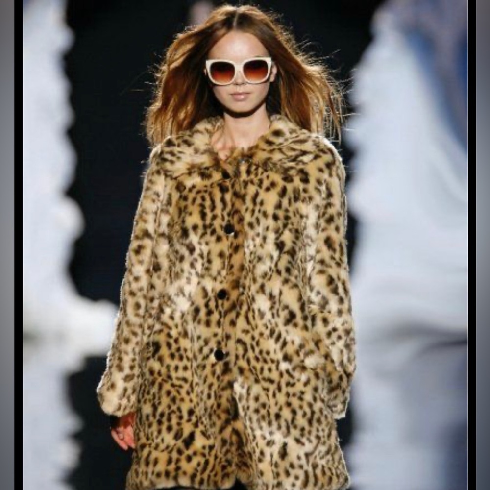 Vintage Y2K Betsy Johnson leopard coat size Small